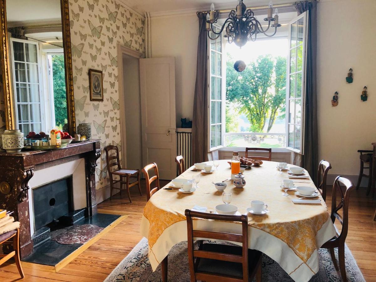 Le Donjon D'Anthon Bed & Breakfast Exterior photo